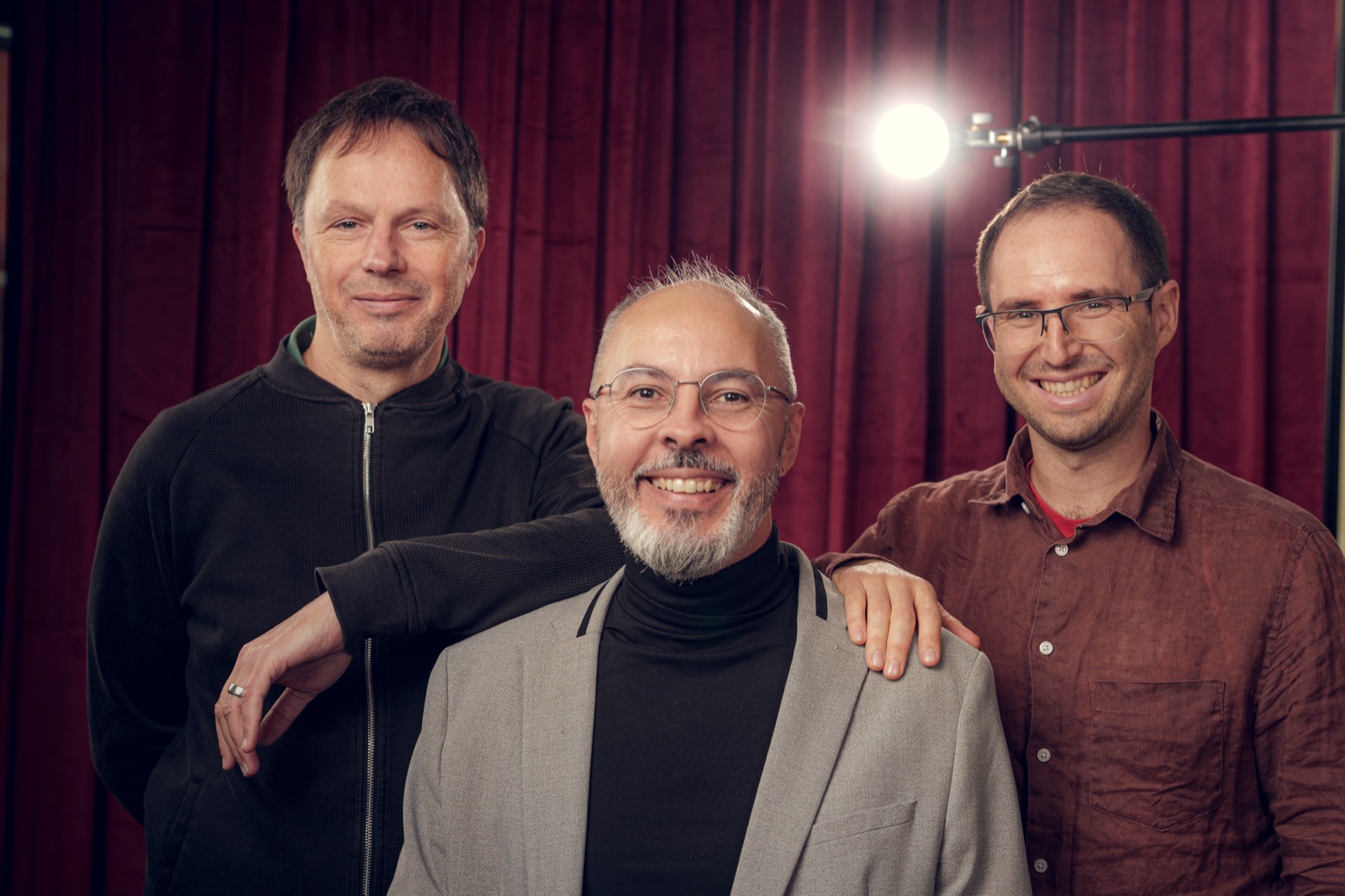 Studio portrait of André Anjos with two colleagues at the Forum des 100