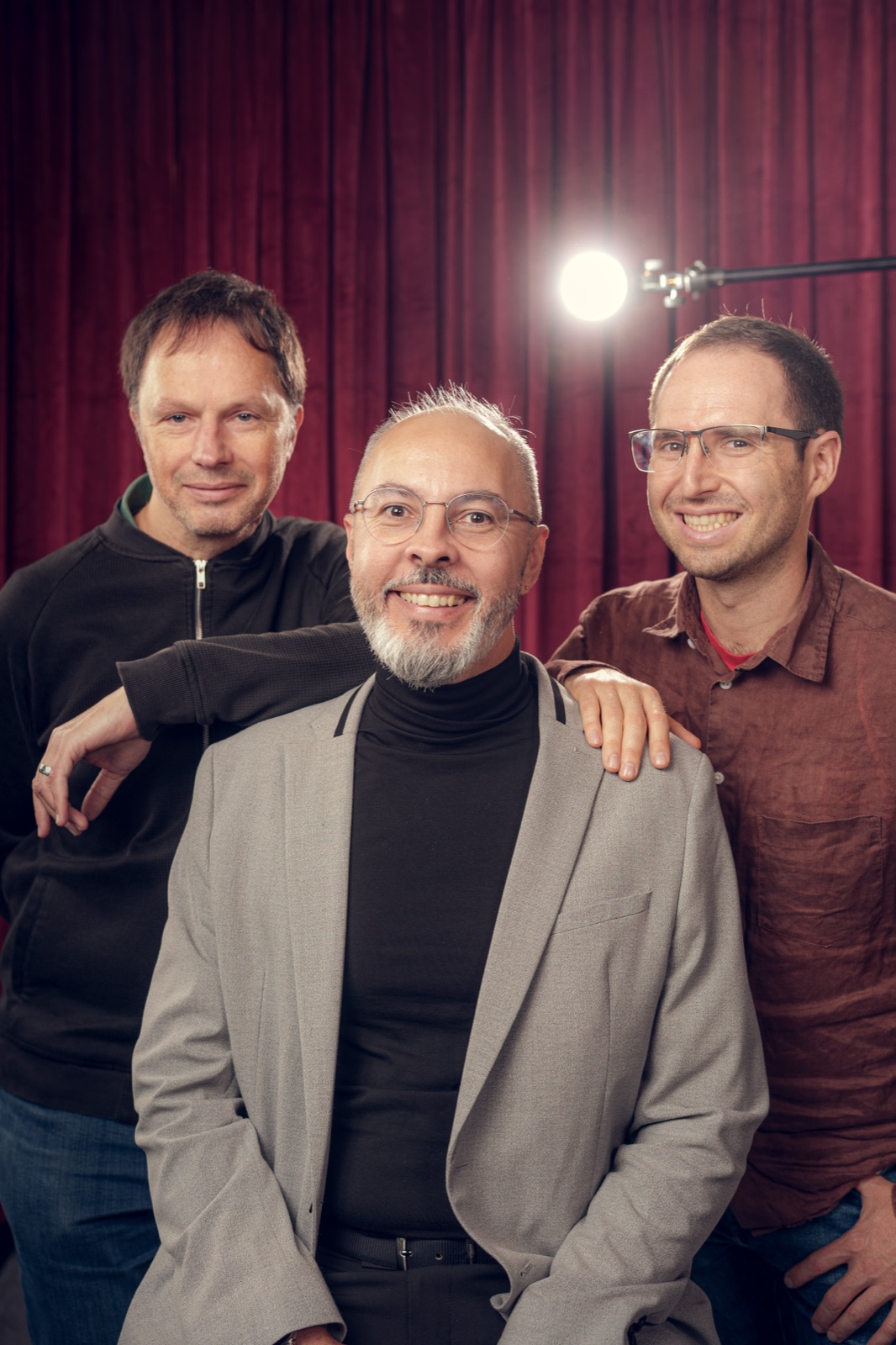 Studio portrait of André Anjos with two colleagues at the Forum des 100