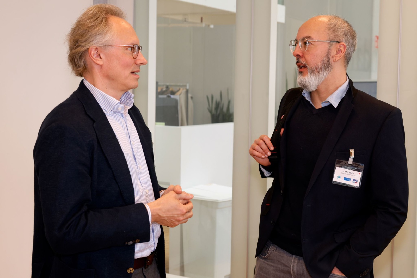 André Anjos in conversation with another participant during the pre-convening